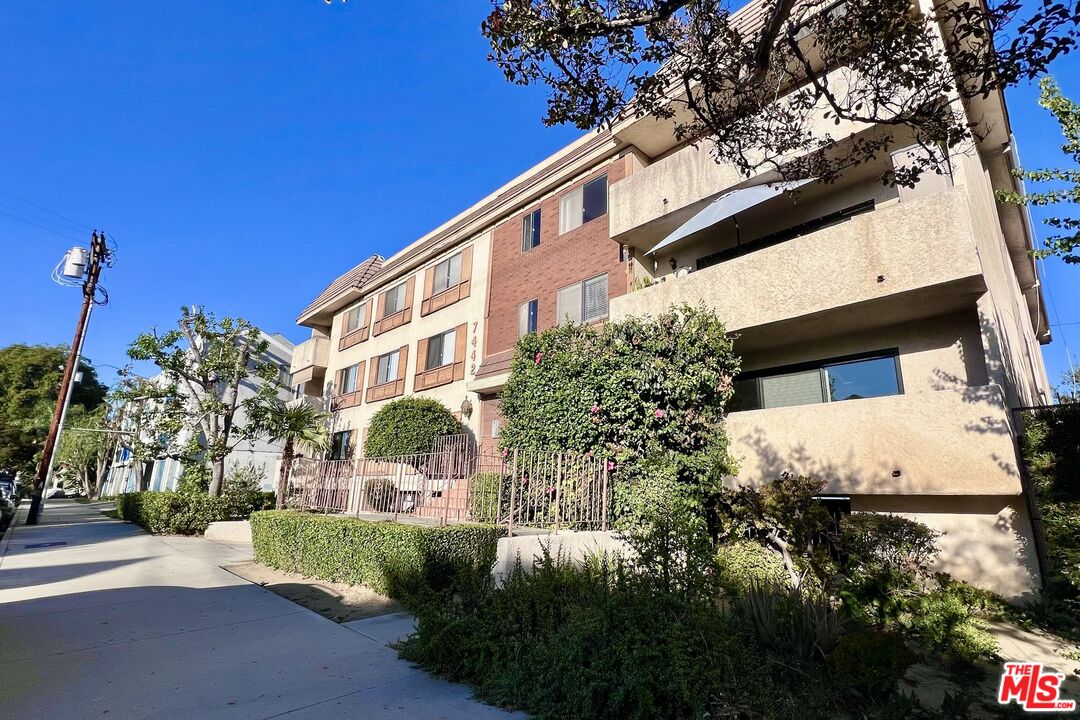7442 Hazeltine Ave Unit: 204