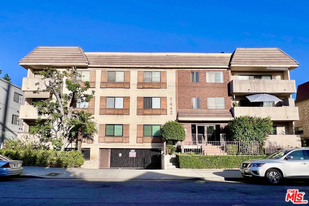 7442 Hazeltine Ave Unit: 204