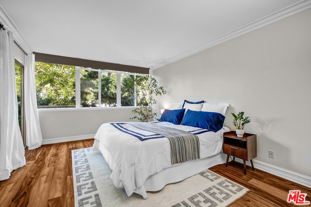 289 S Barrington Ave Unit: A102