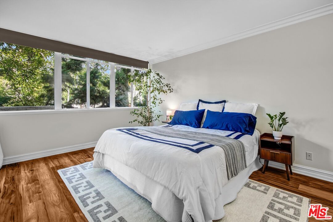 289 S Barrington Ave Unit: A102