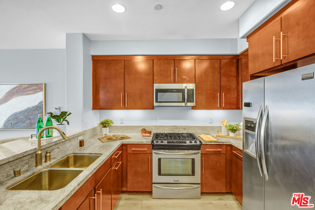 14412 Killion St Unit: 205