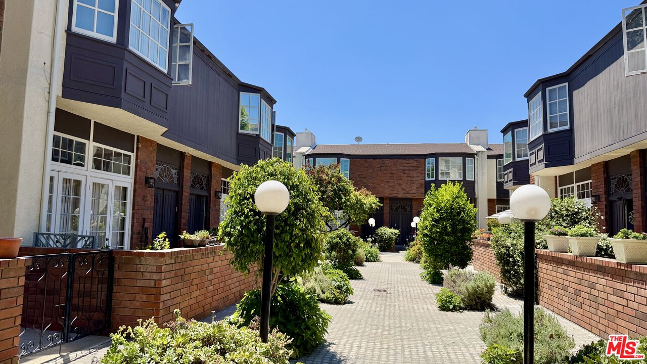 5420 Lindley Ave Unit: 21