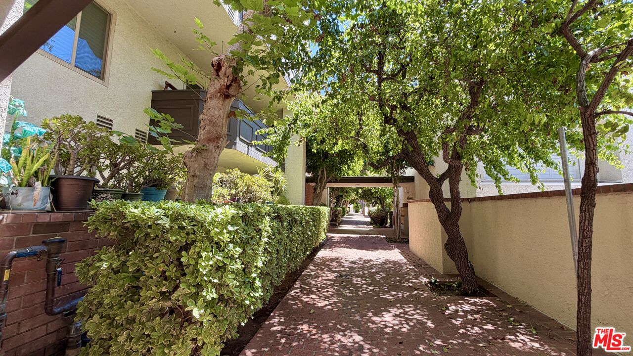 5420 Lindley Ave Unit: 21
