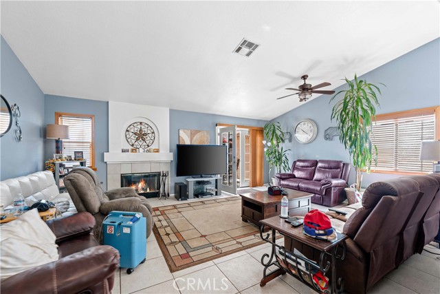 3725 Cocina LN