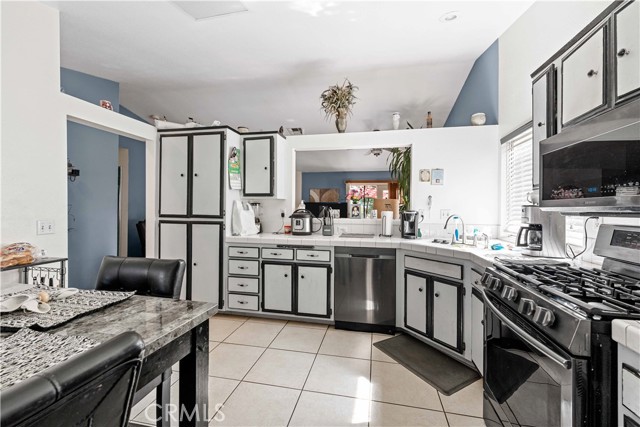 3725 Cocina LN
