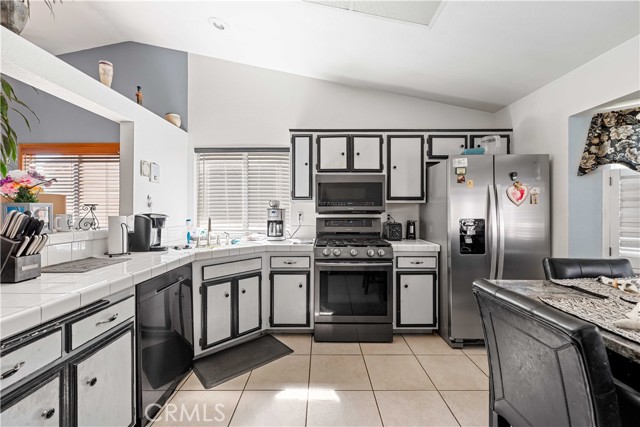 3725 Cocina LN