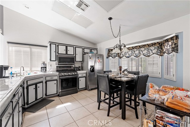 3725 Cocina LN