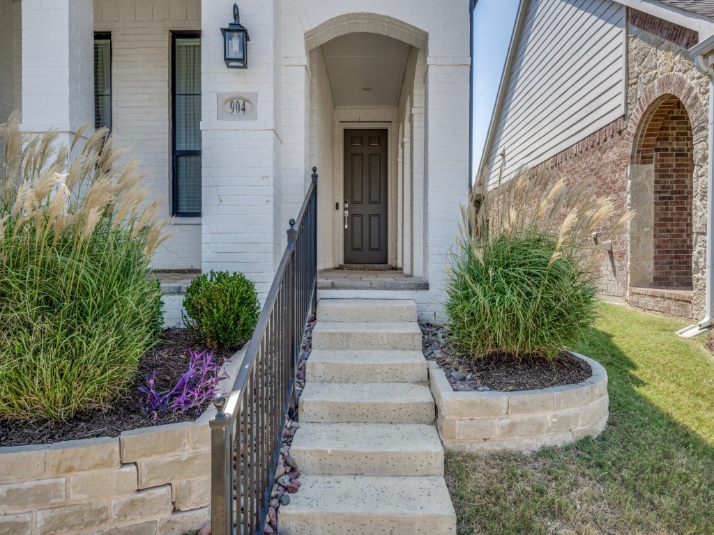 904 Pearl Place