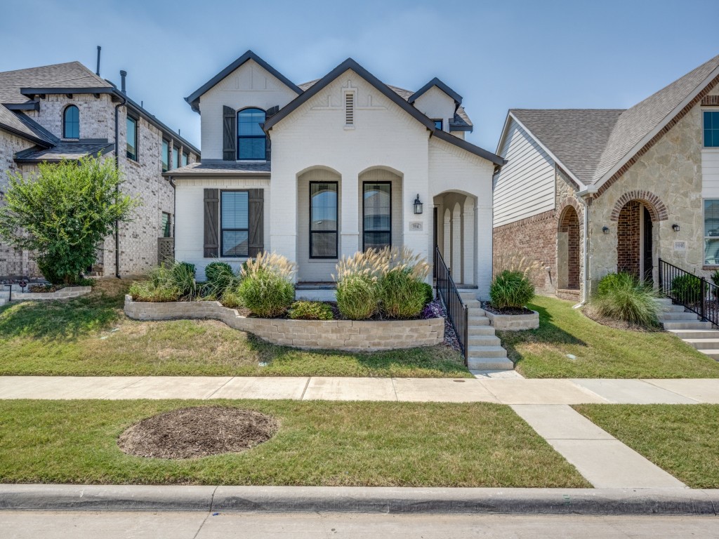 904 Pearl Place