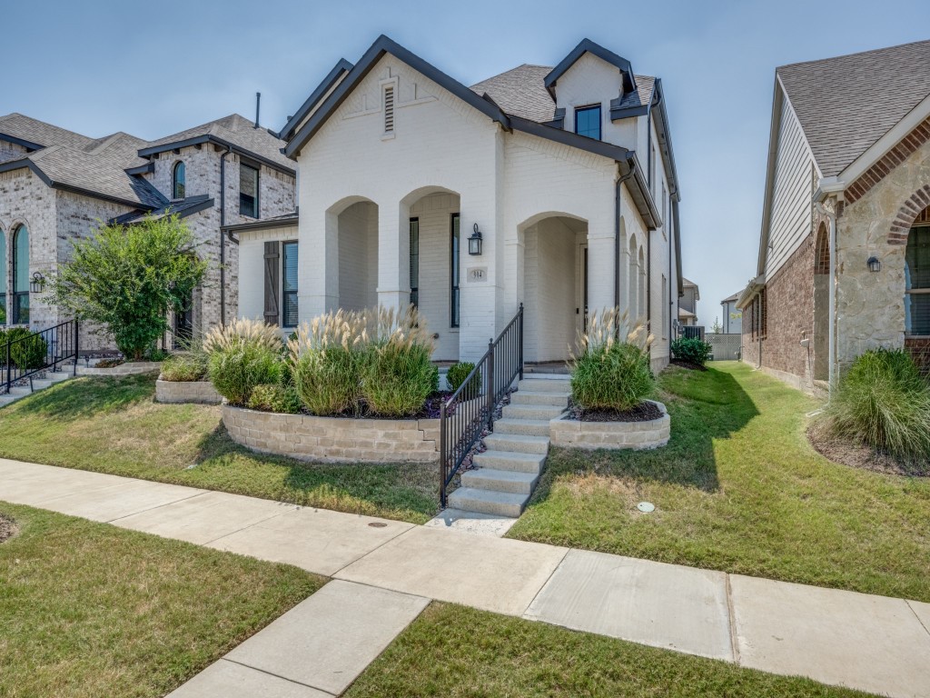 904 Pearl Place