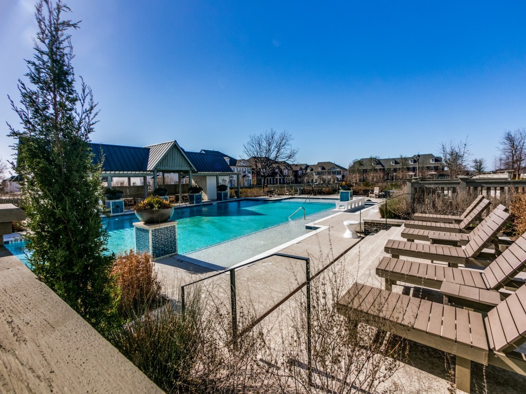 904 Pearl Place