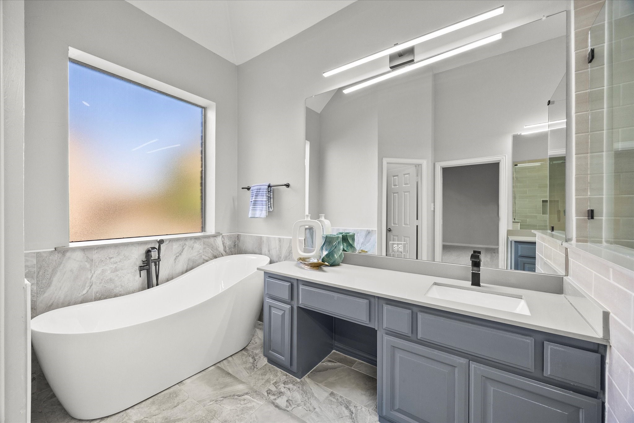5087 Navajo Drive
