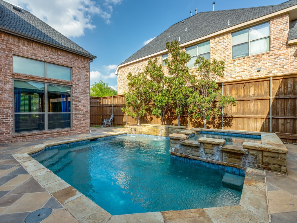 5087 Navajo Drive