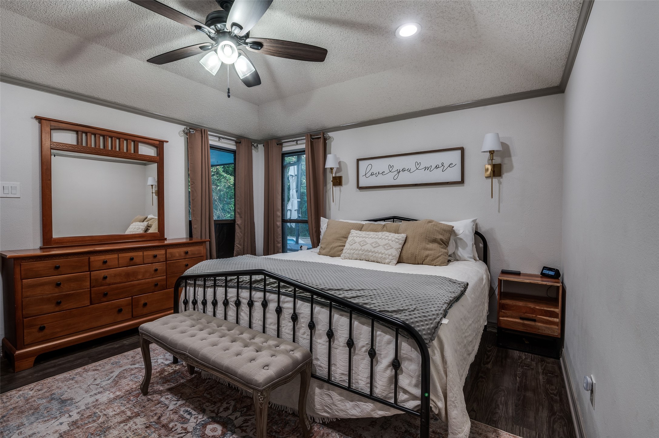 1204 Los Altos Lane