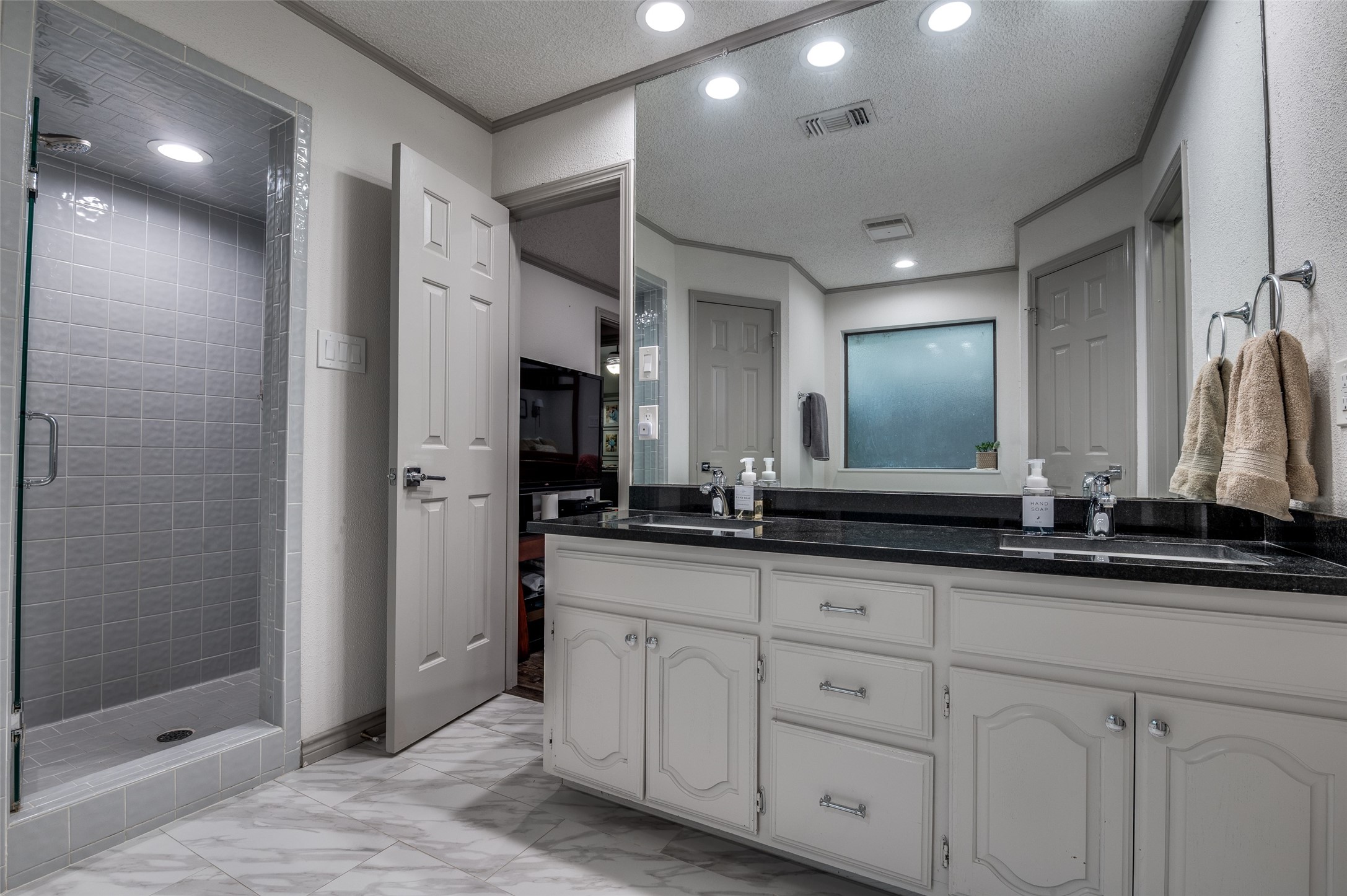 1204 Los Altos Lane