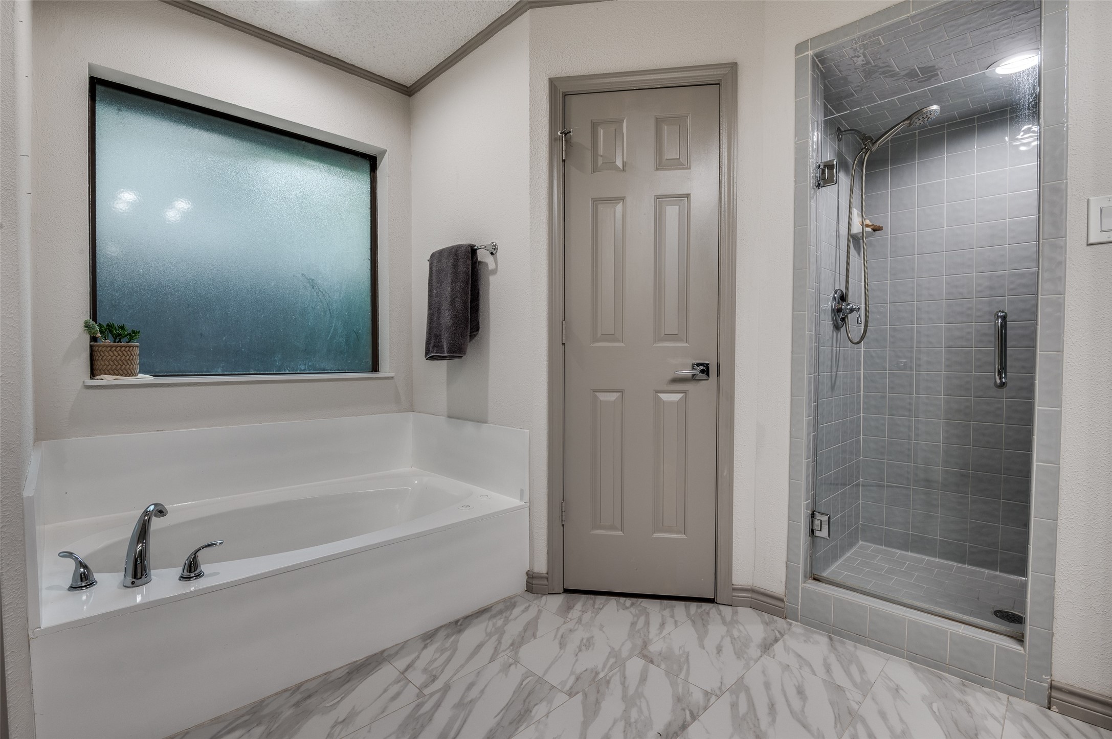 1204 Los Altos Lane