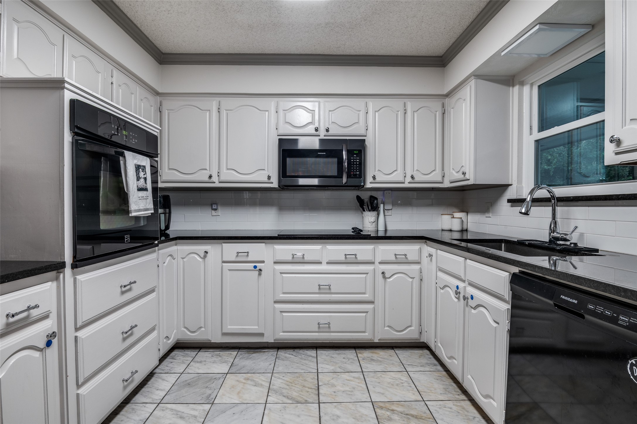 1204 Los Altos Lane