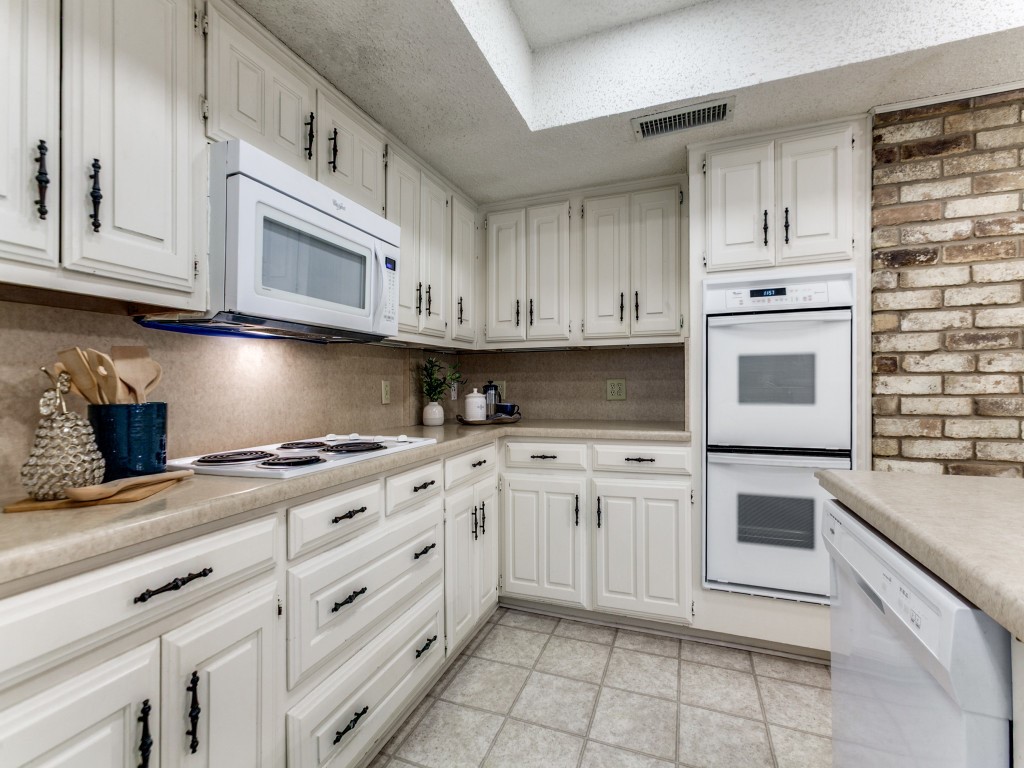 2717 Landershire Lane