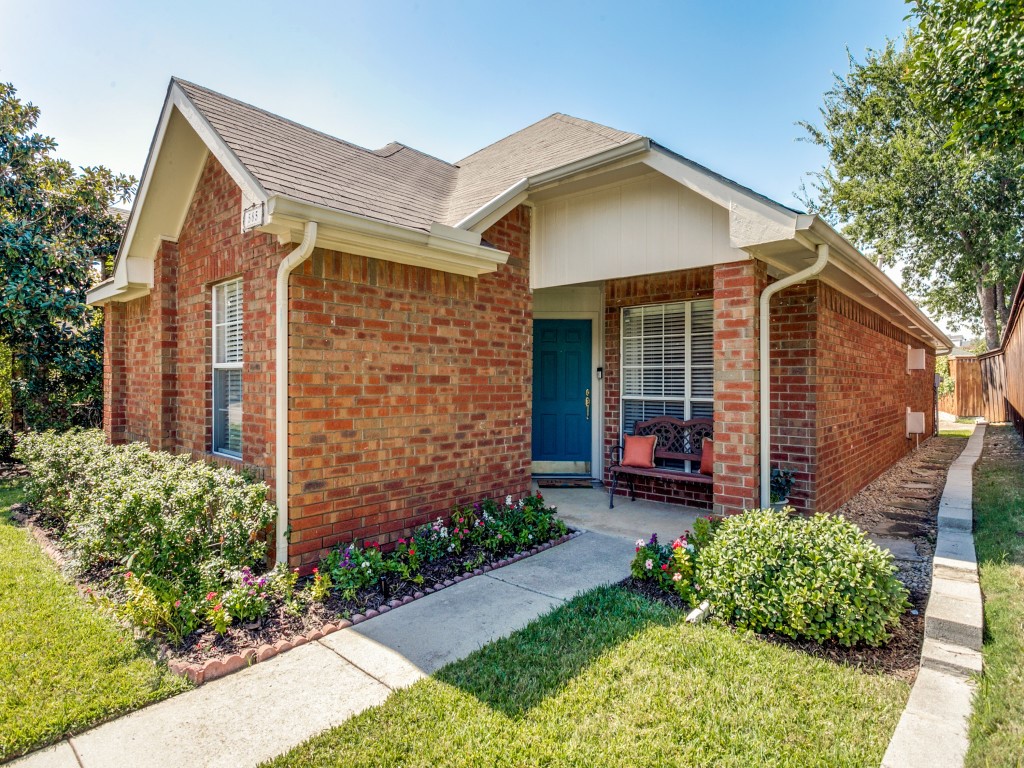 585 Lake Forest Drive