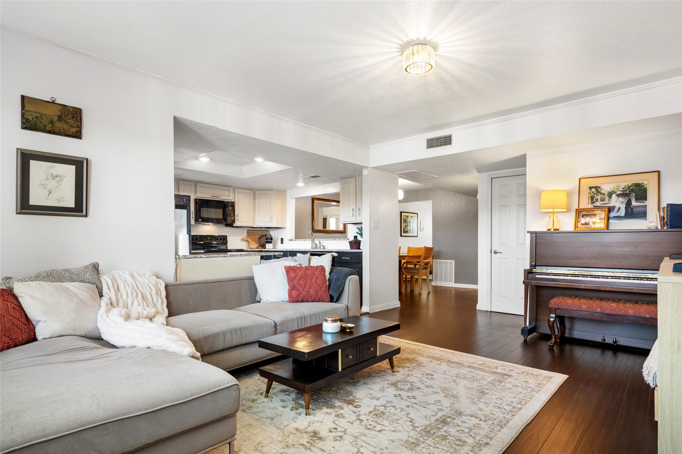 531 Towne House Lane