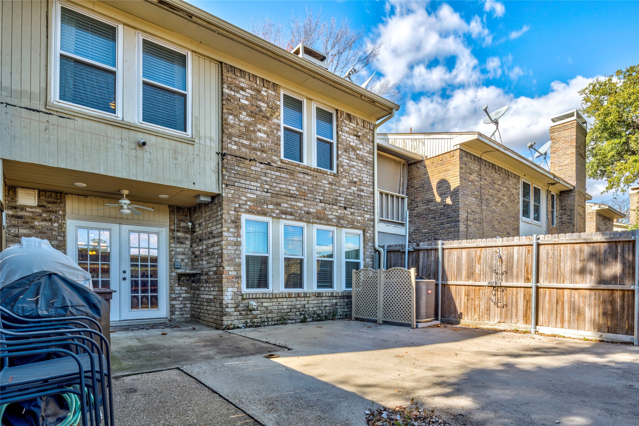 531 Towne House Lane