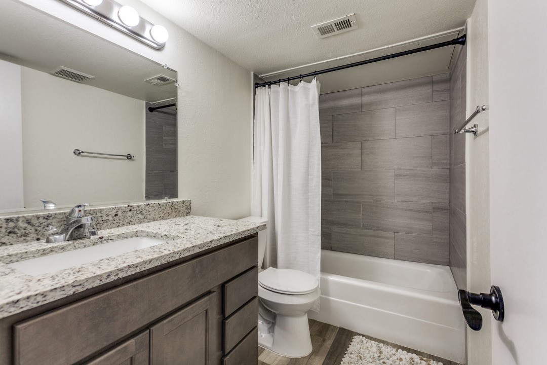 4120 Towngate Boulevard