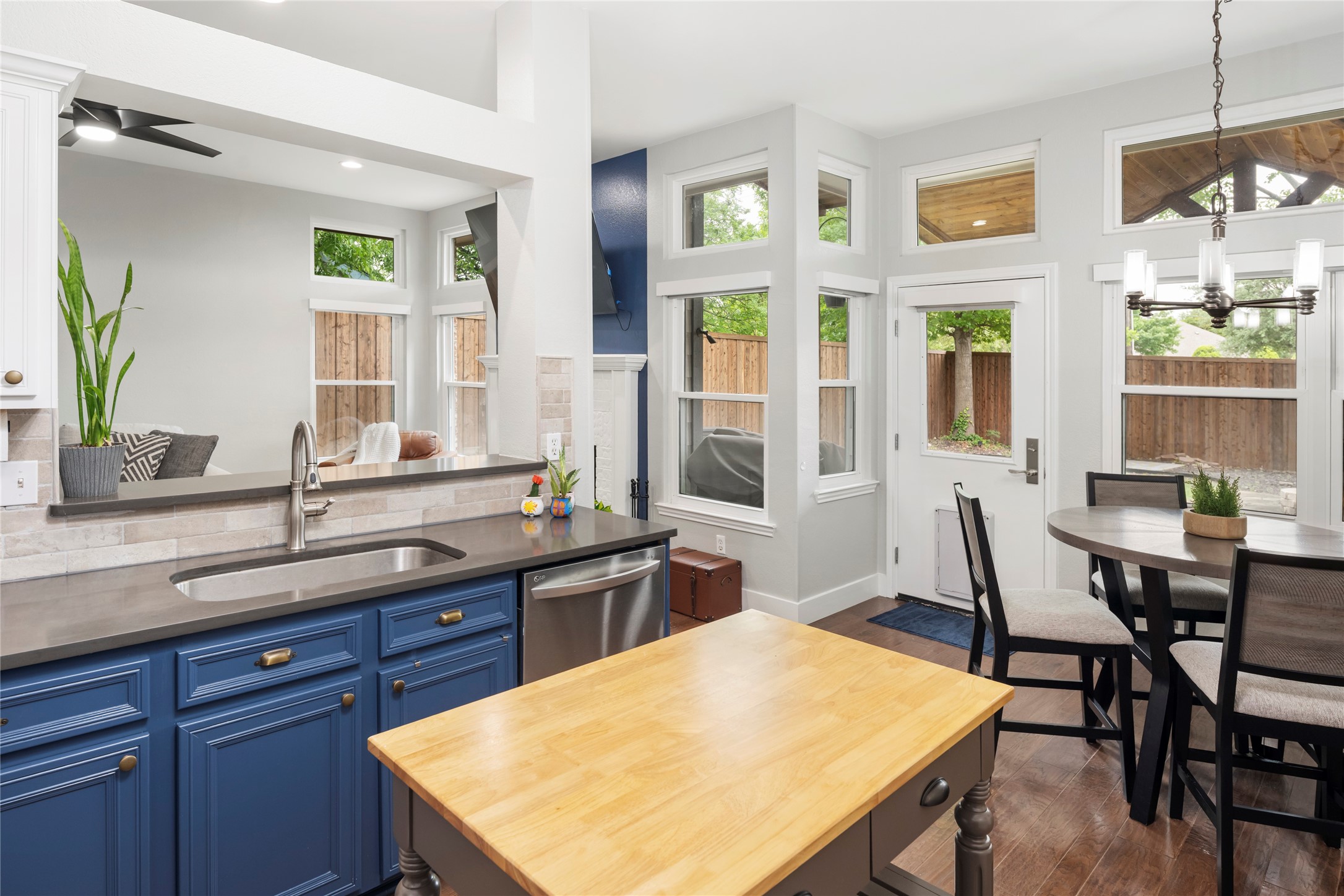 4427 San Fernando Lane