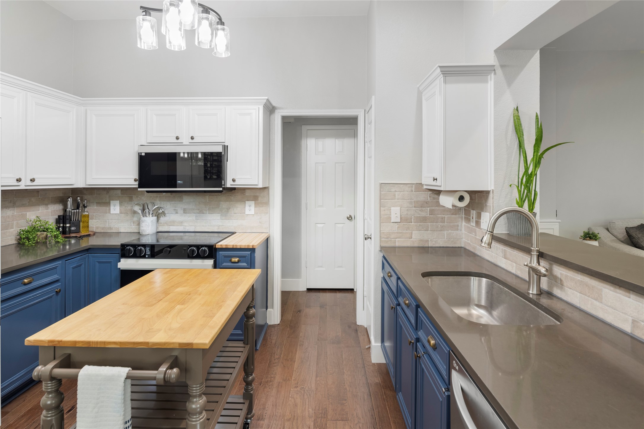 4427 San Fernando Lane