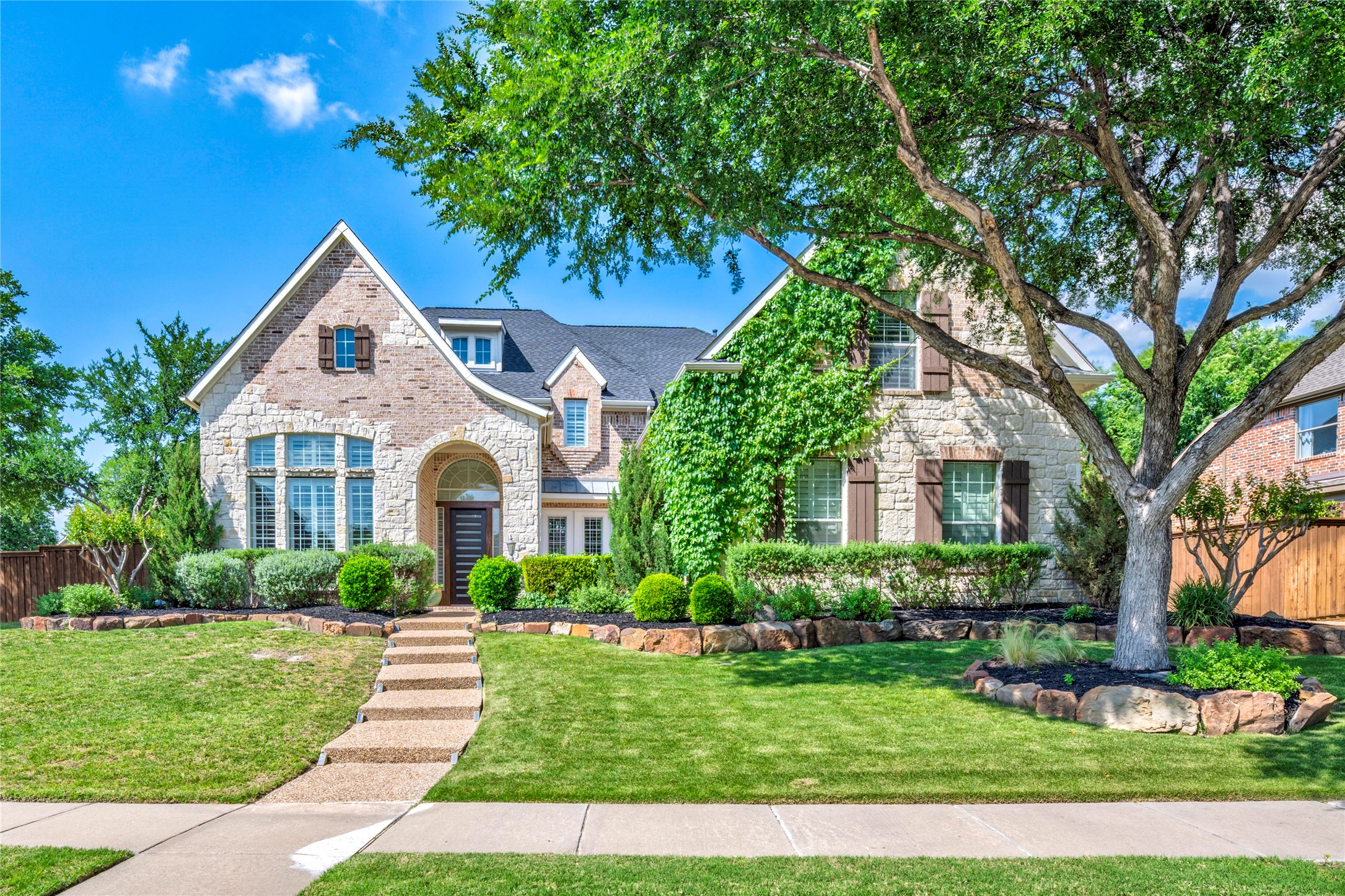 5214 Shoshone Drive