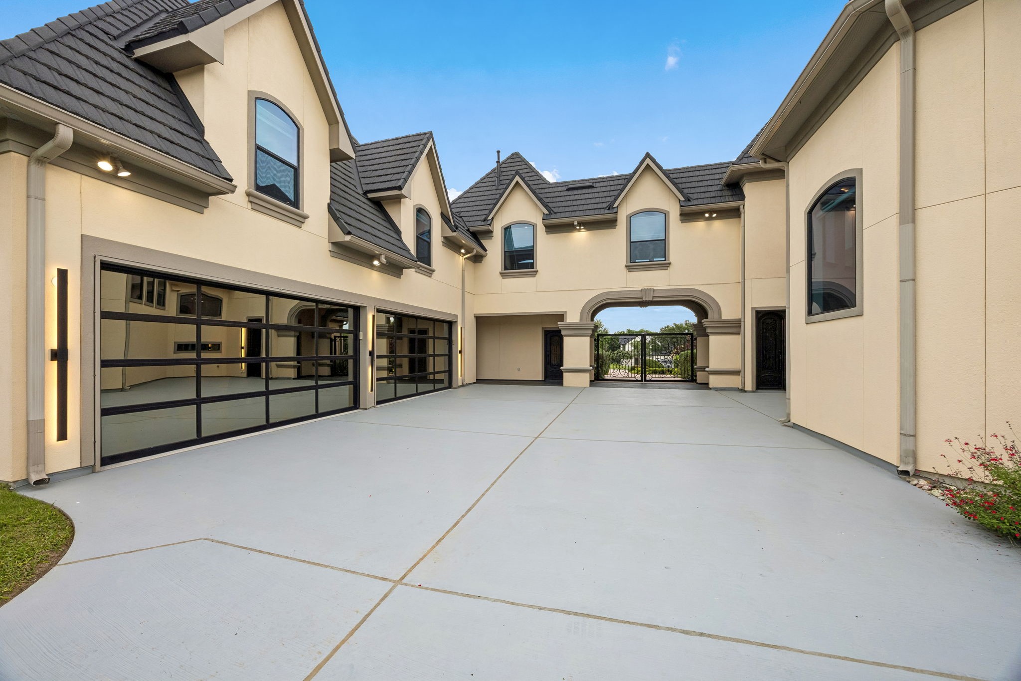1091 Broadmoor Lane