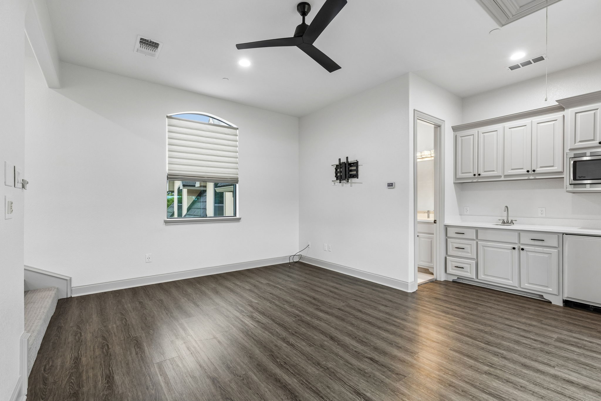 1091 Broadmoor Lane
