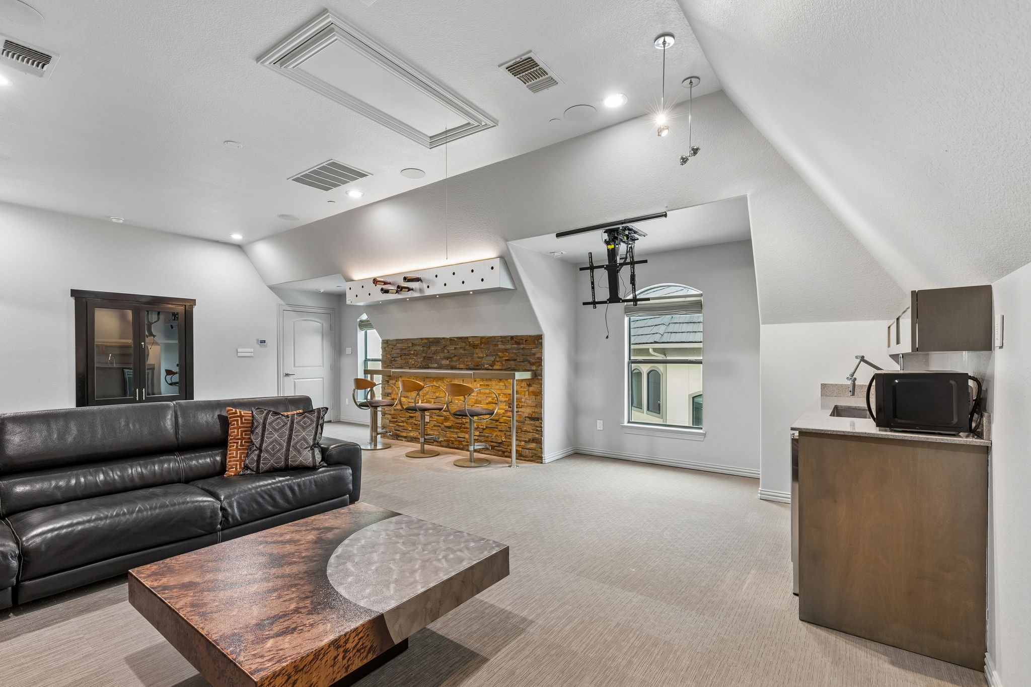 1091 Broadmoor Lane