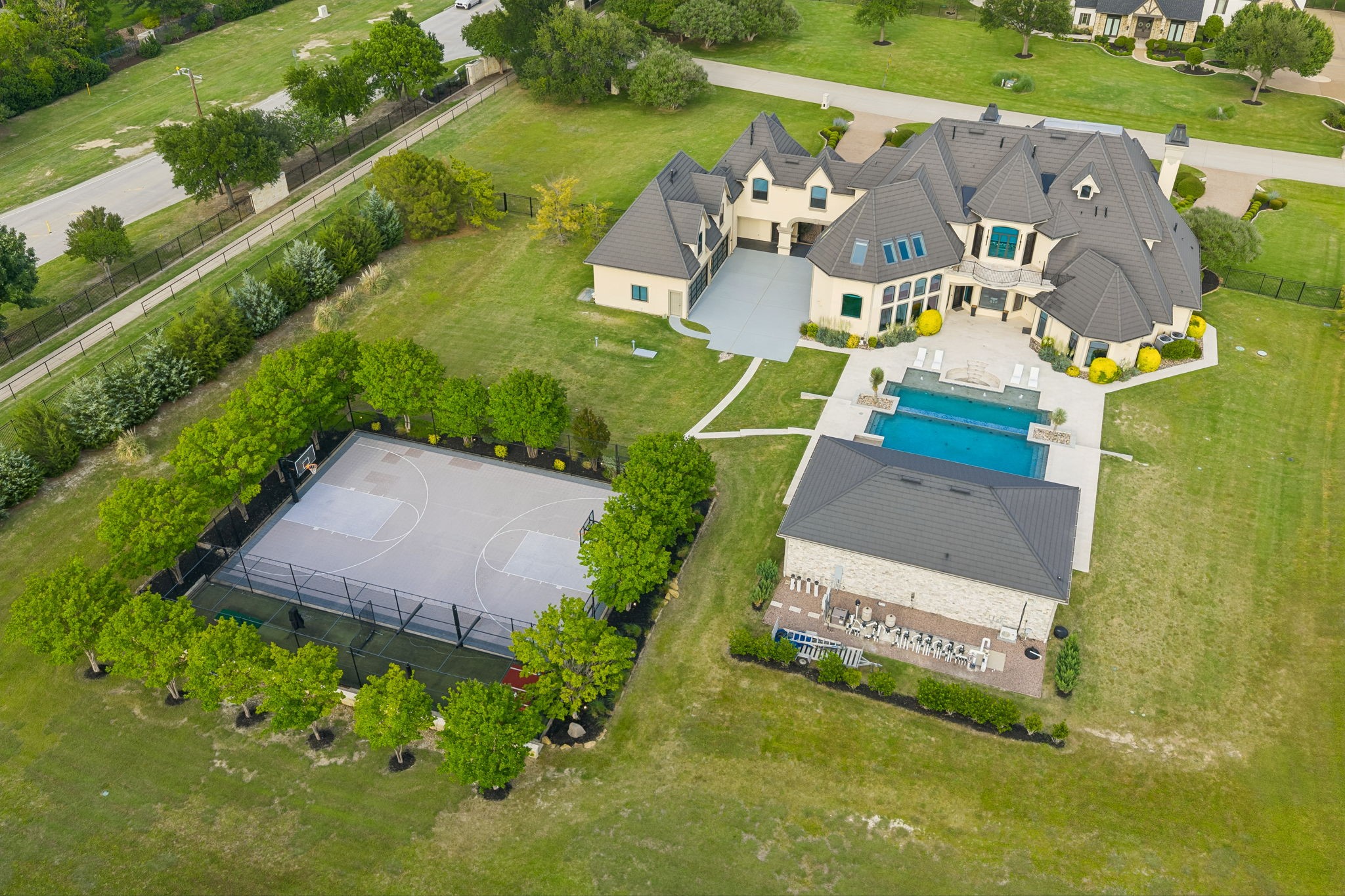 1091 Broadmoor Lane