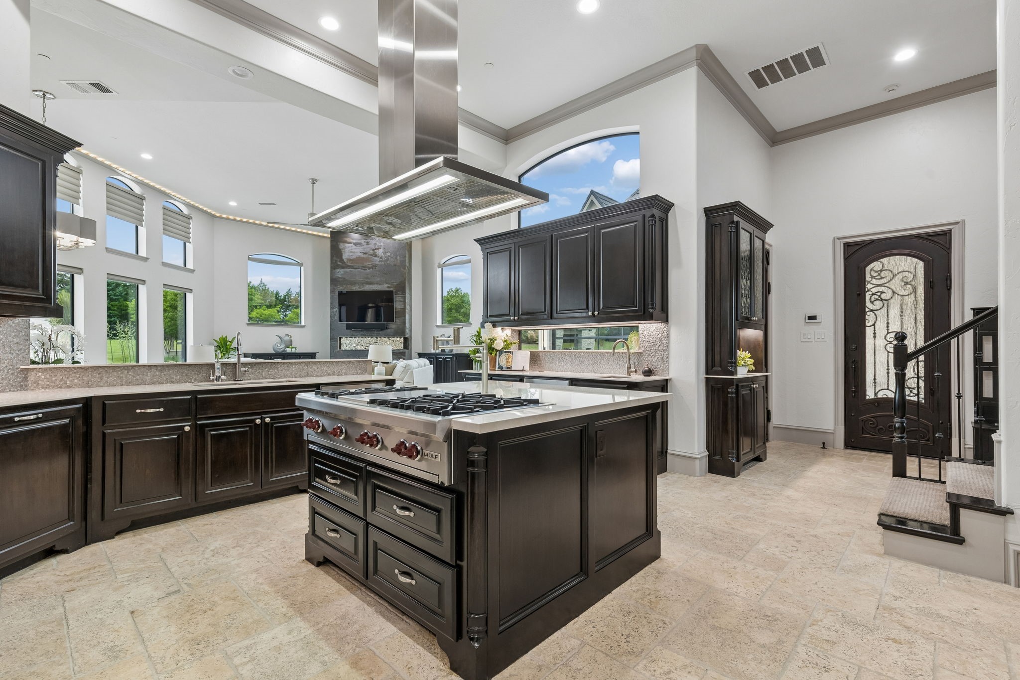 1091 Broadmoor Lane