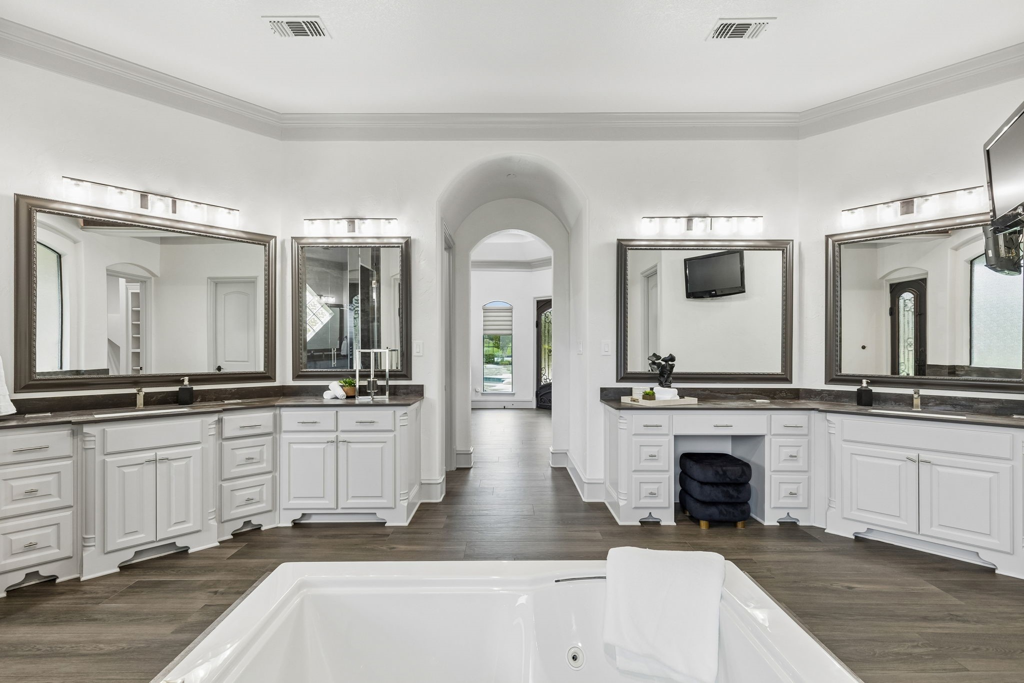 1091 Broadmoor Lane