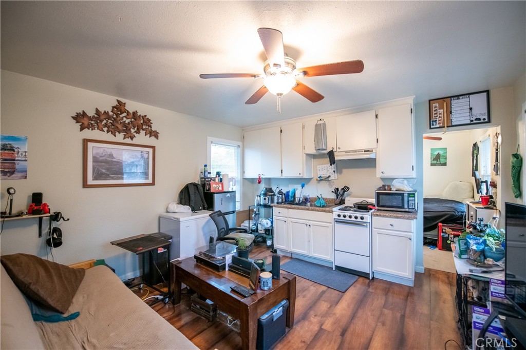 1422 W 7th Street