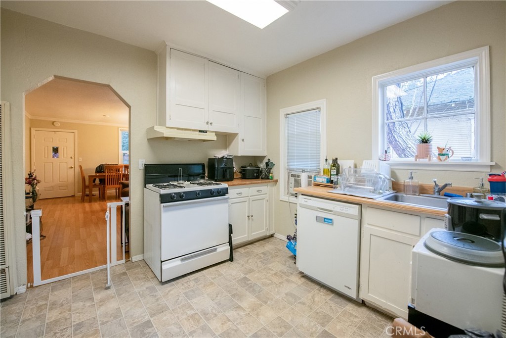 1422 W 7th Street