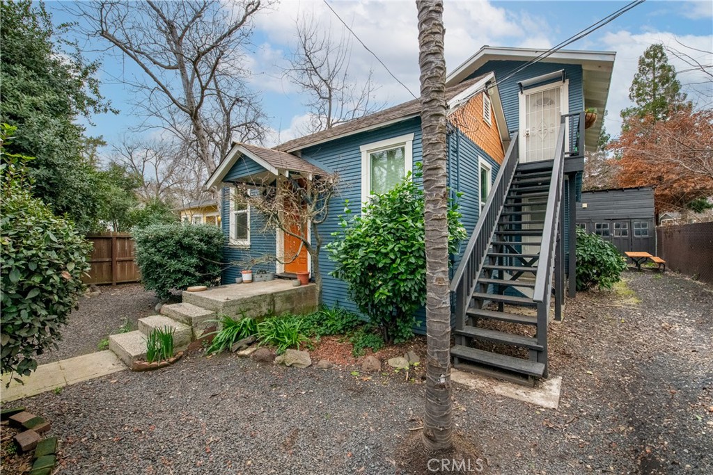 1422 W 7th Street