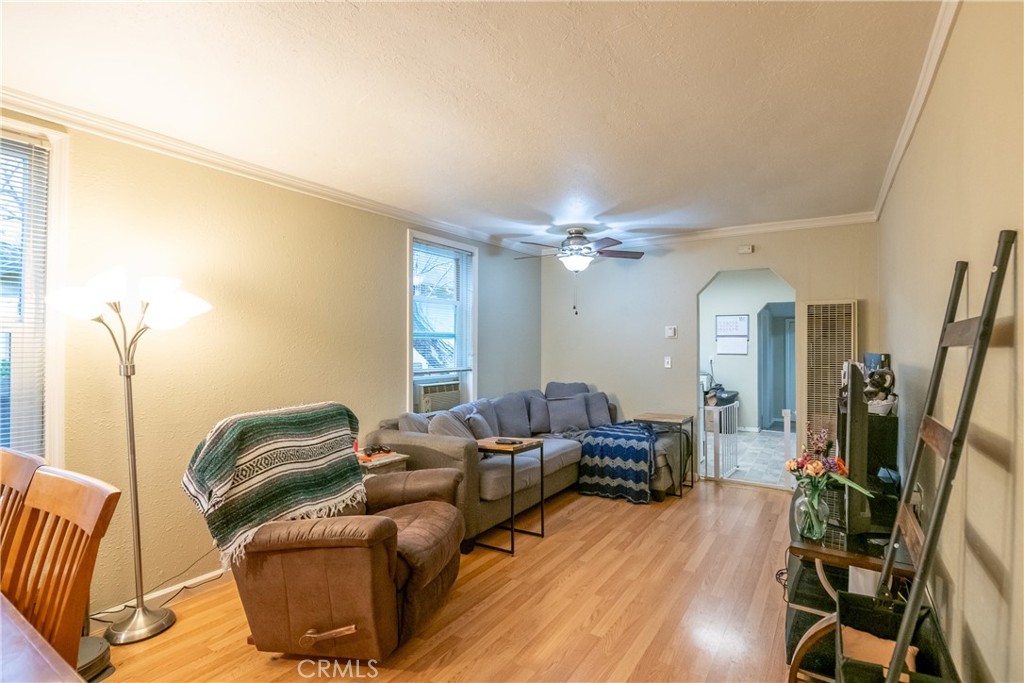 1422 W 7th Street