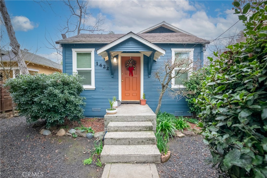 1422 W 7th Street
