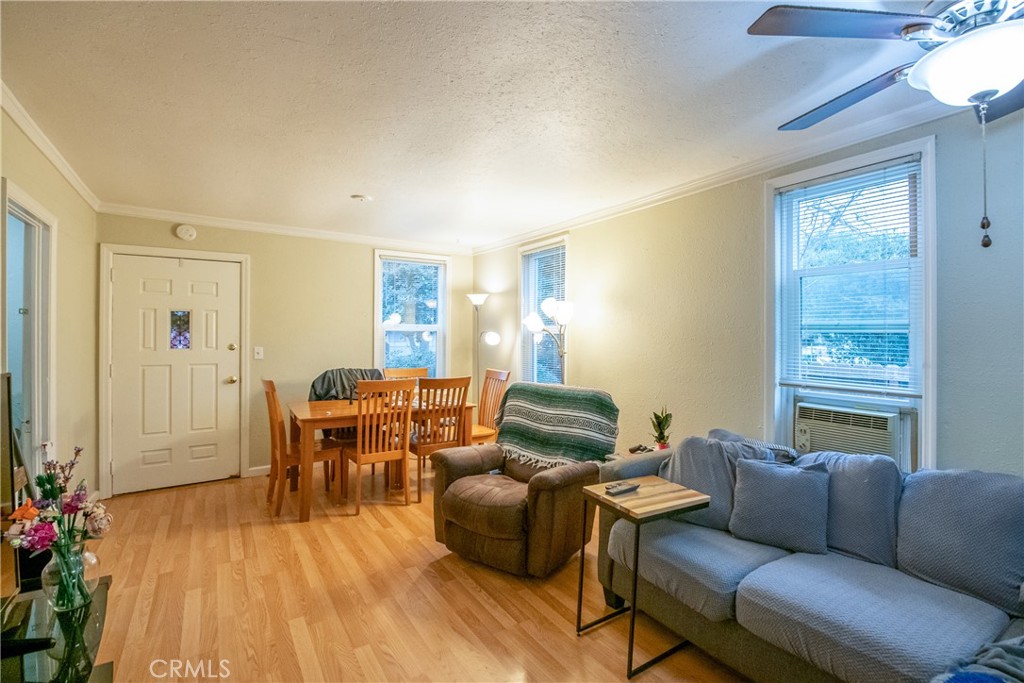 1422 W 7th Street