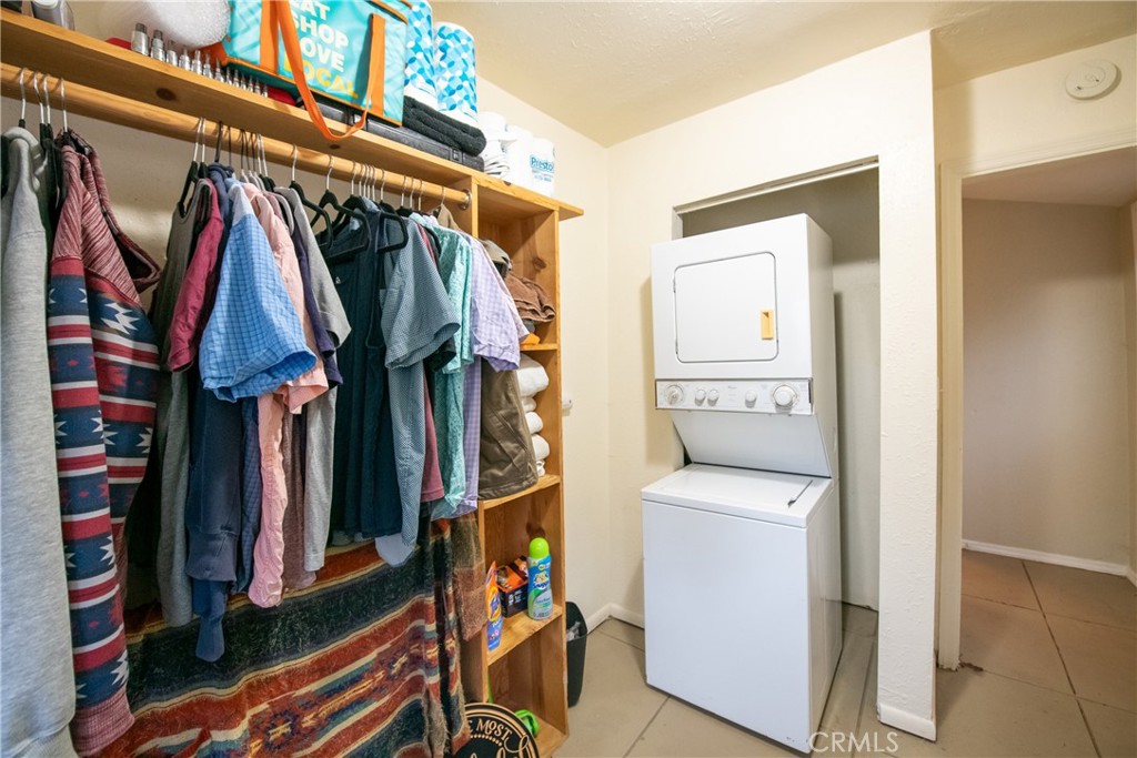 1422 W 7th Street