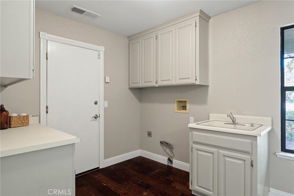 2535 G Warren Drive