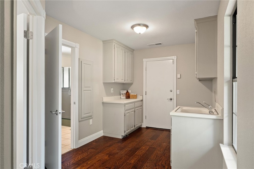 2535 G Warren Drive