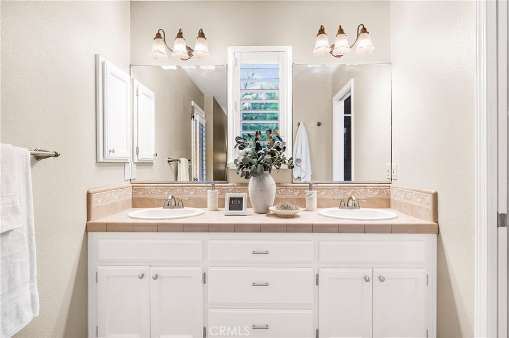 2286 Burlingame Drive