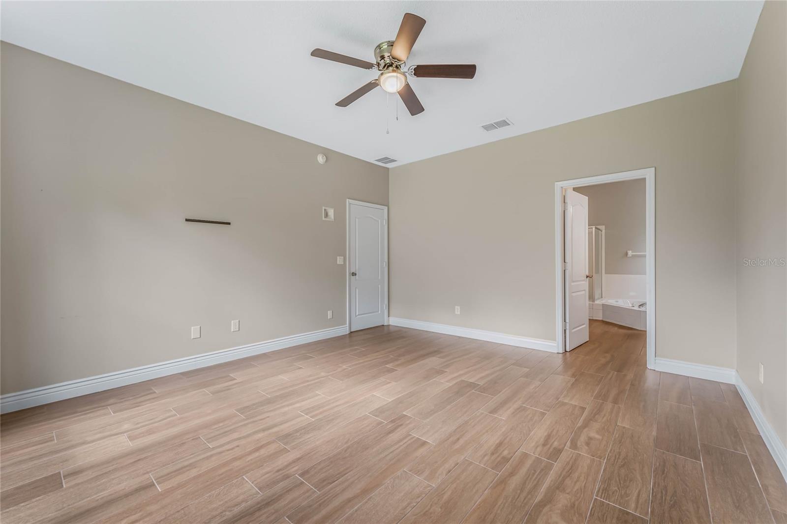 1005 EKANA GREEN CT