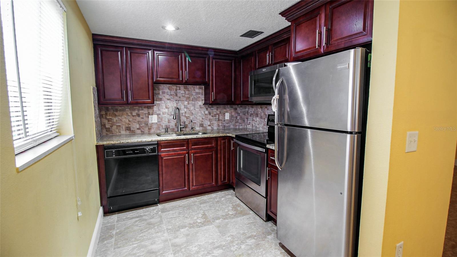 2495 OAK PARK WAY #111