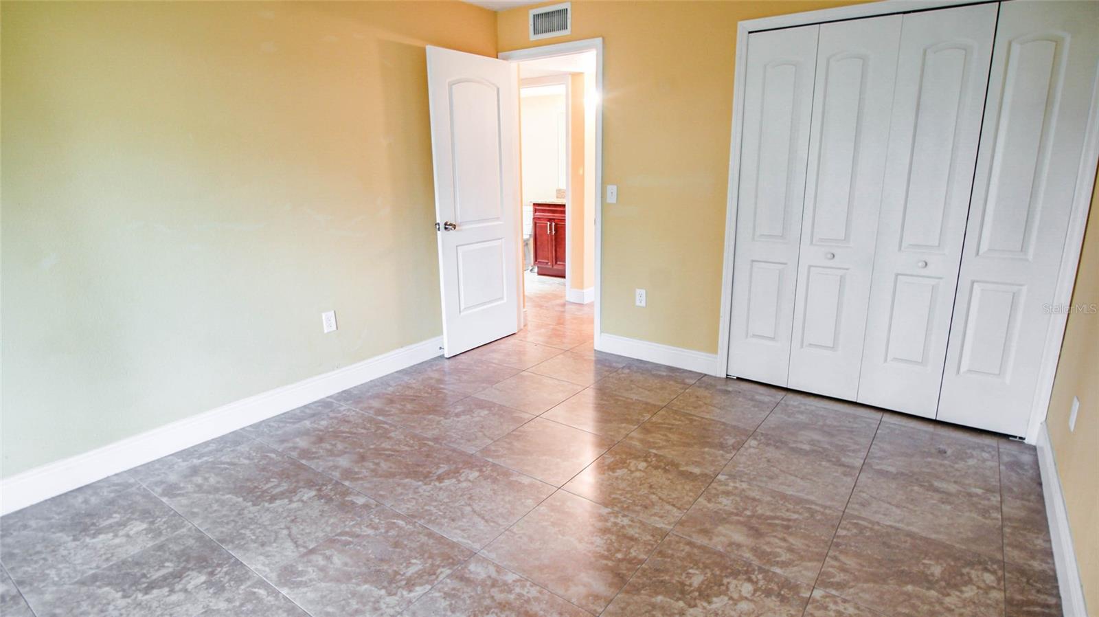 2495 OAK PARK WAY #111