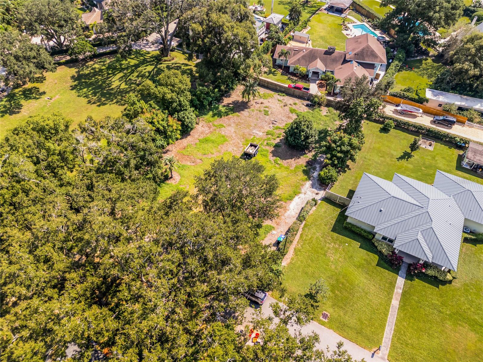 1648 POE AVE