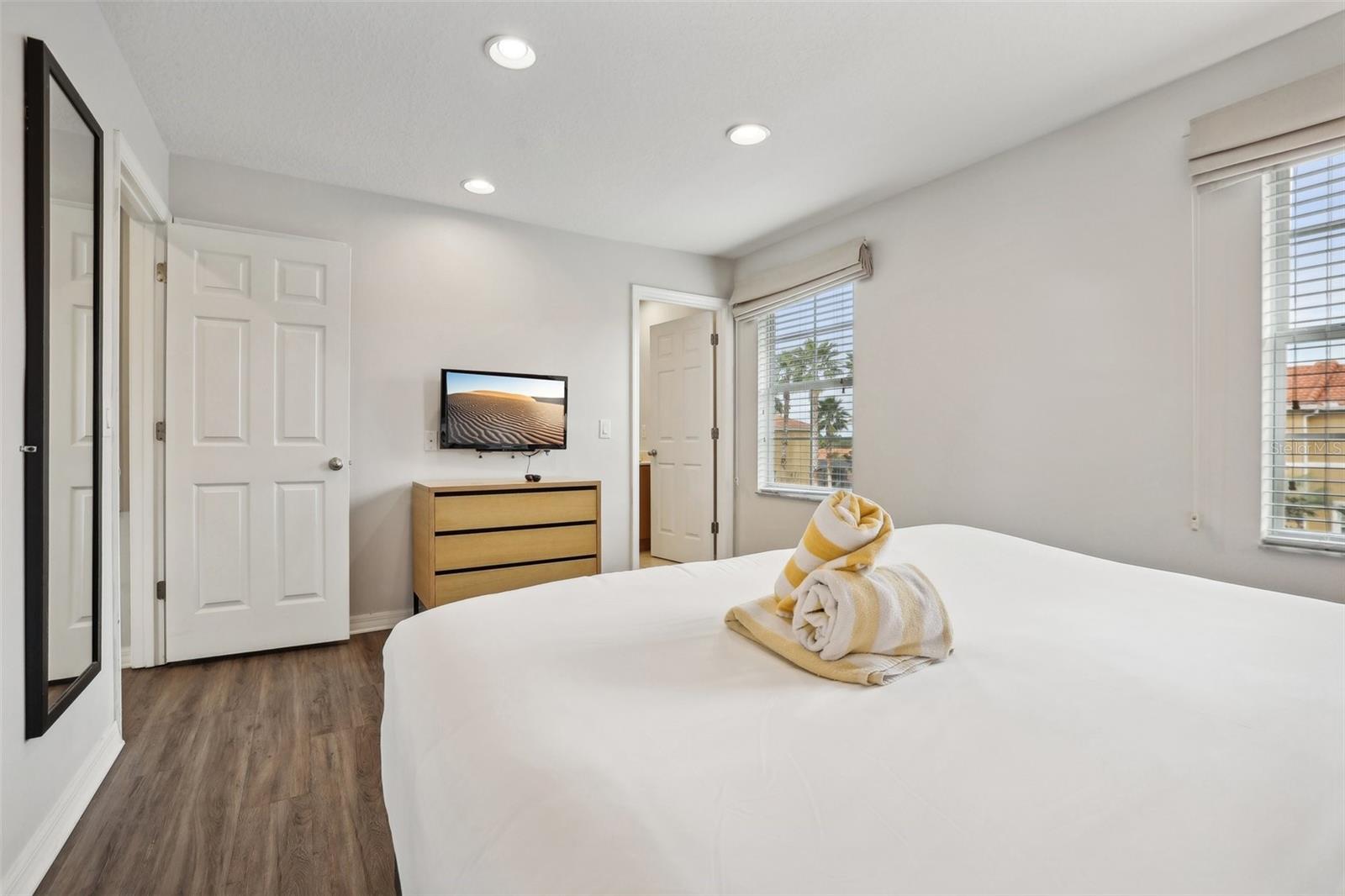 3004 BIRD OF PARADISE LN